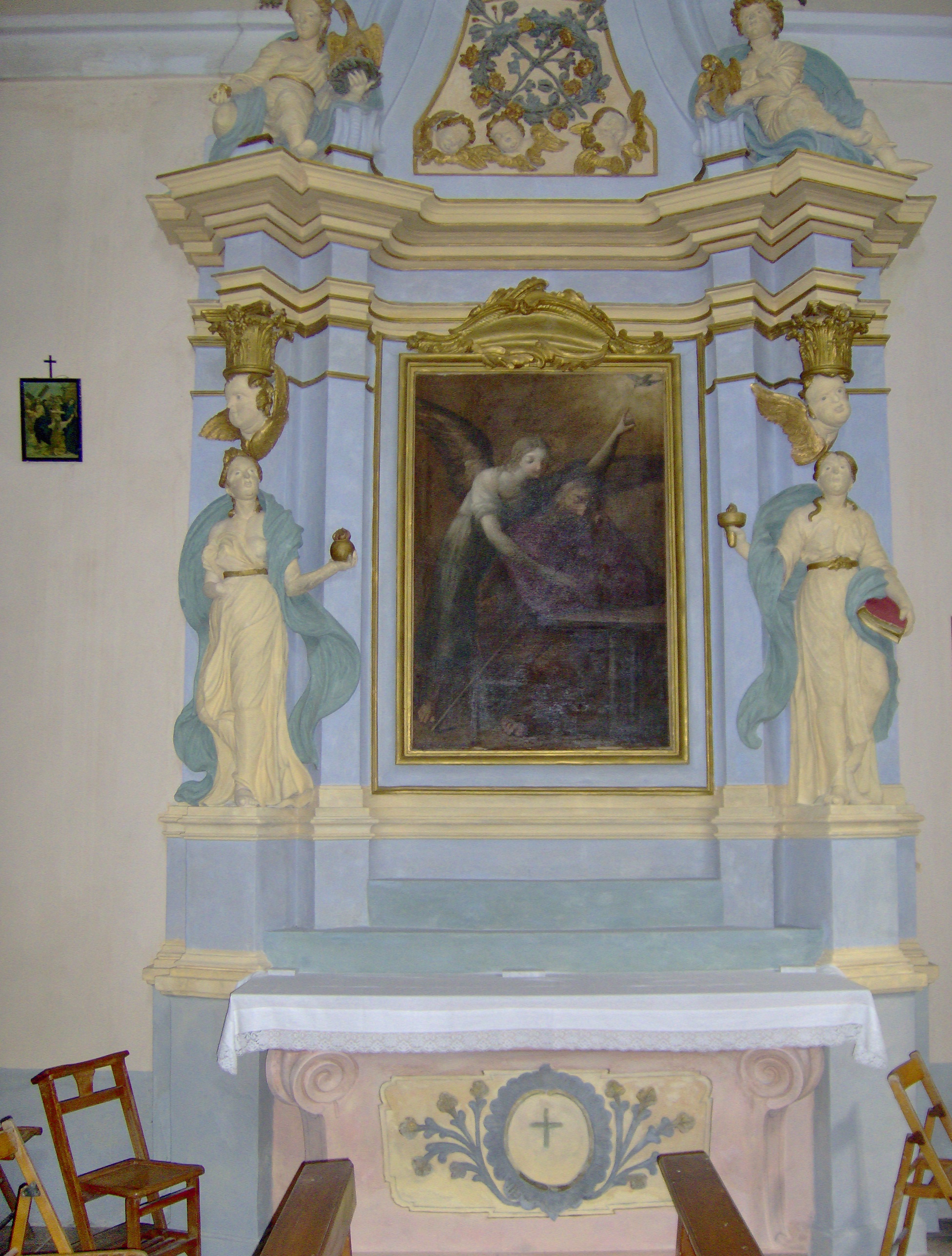 L'altare laterale dopo il restauro